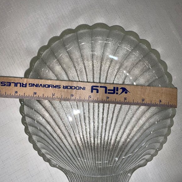 Vintage Clear Glass Shell-Shaped Decorative Bowl Textured Serving Dish Entertain - Picture 6 of 7